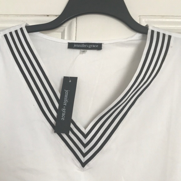 NWT Bell sleeve white Jennifer&Grace top - Picture 2 of 4